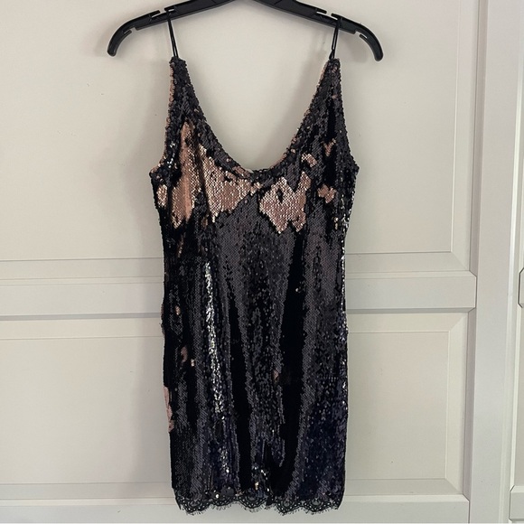 NEW! Intimately free people seeing double reversible sequin dress 26406 - Picture 2 of 13